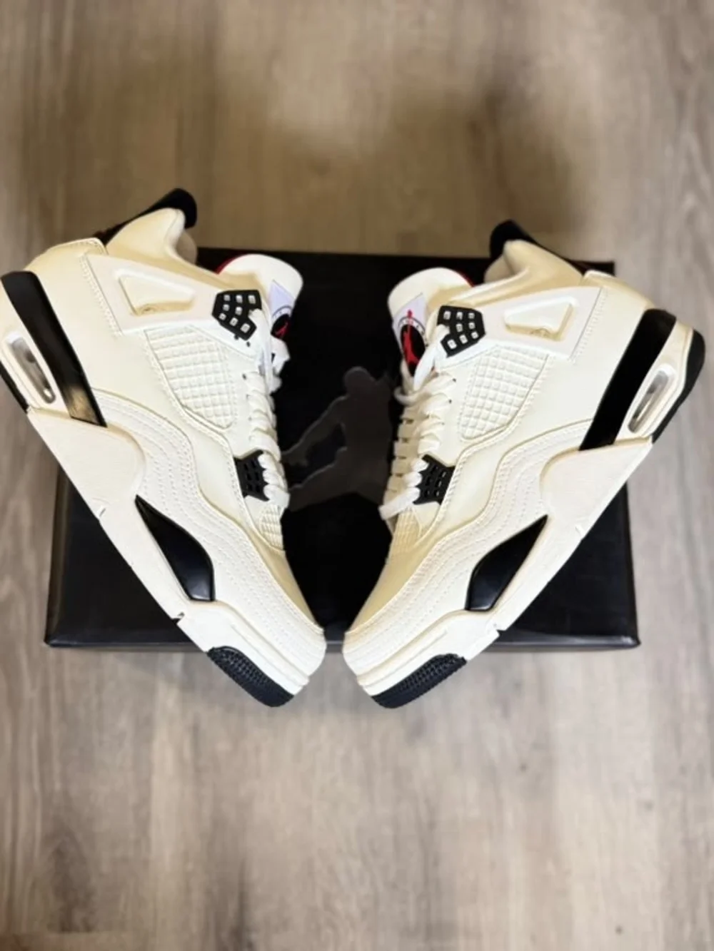 Jordan White Black Red Retro4 Sneakers